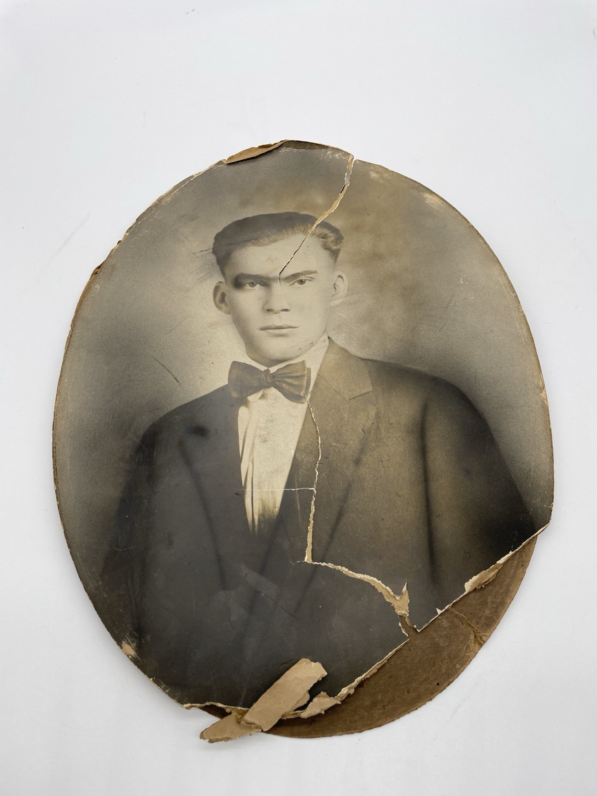 Antique Photo Man In Suit Bowtie, Portrait Oval, 13 x 10 inch, See Pics Damage Antique Photo Man In Suit Bowtie, Portrait Oval, 13 x 10 inch, See Pics Damage