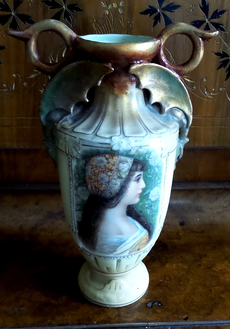 Antique Robert Hanke Austria Art Nouveau Porcelain Mantel Ewer Vase 10.25