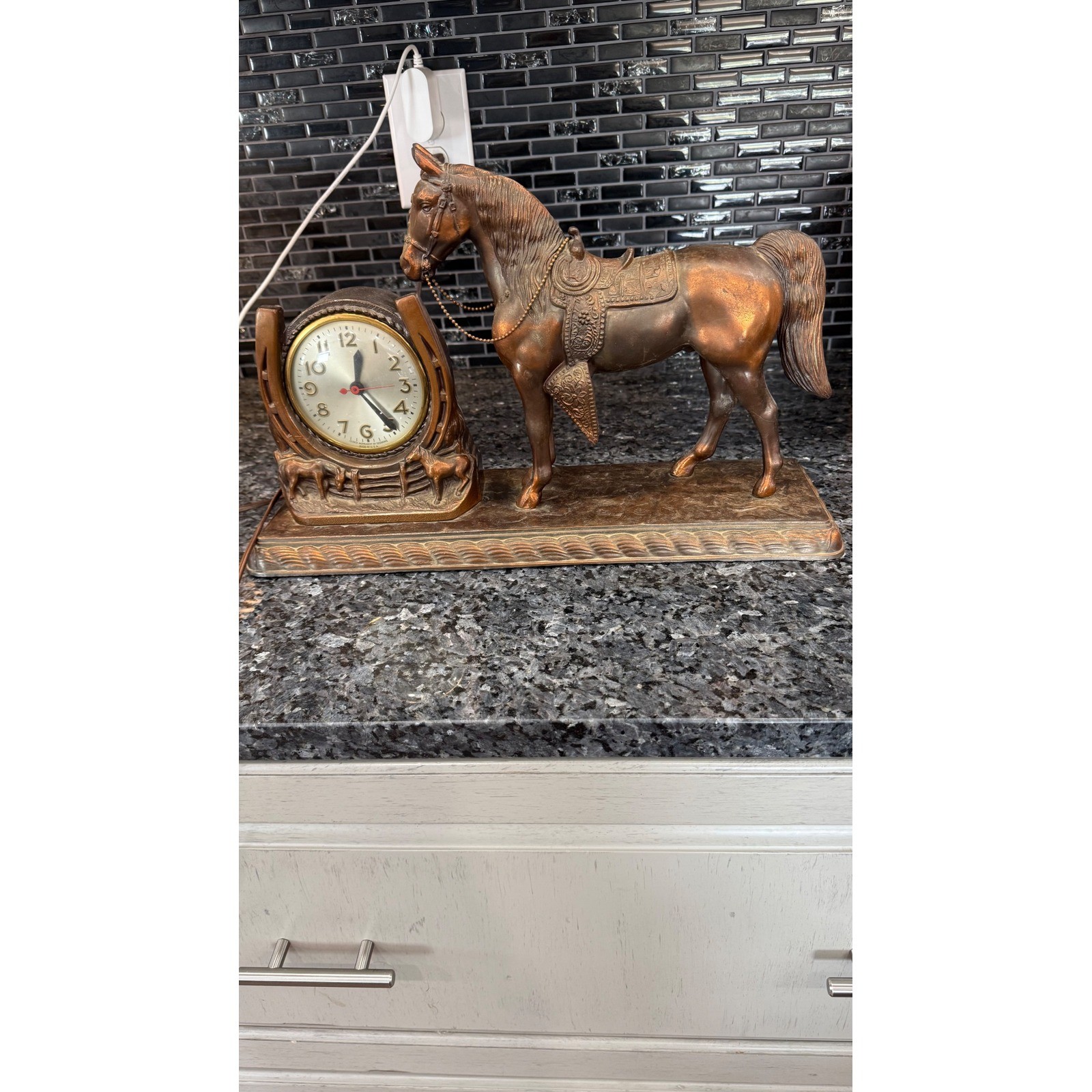Vintage Sessions Horse Horseshoe Electric Mantle Clock Model W Bronze Tone USA Vintage Sessions Horse Horseshoe Electric Mantle Clock Model W Bronze Tone USA
