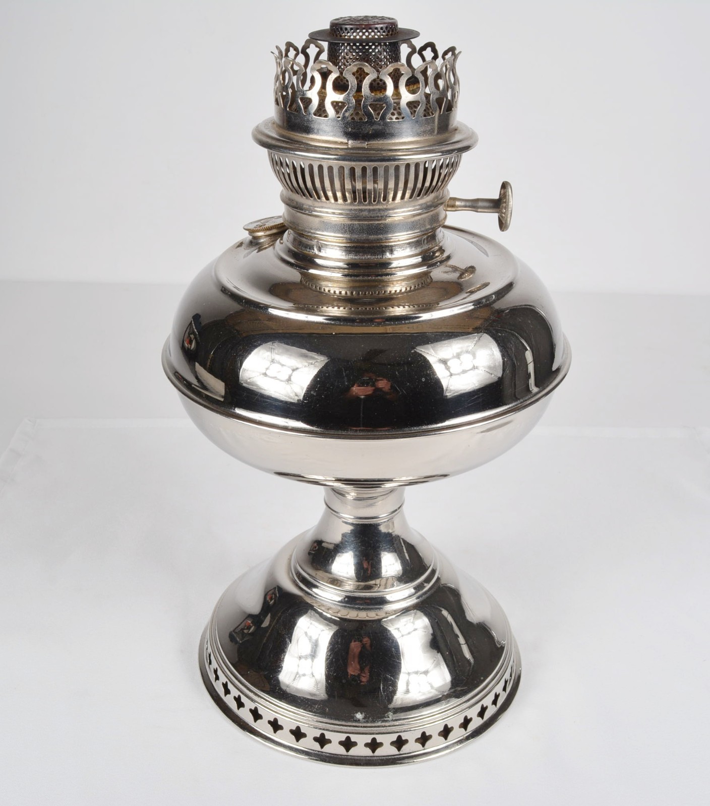 Antq Rayo Oil Lamp Pat. Dec 31, 1895 Center Draft Nickel Plate CLEAN / NICE