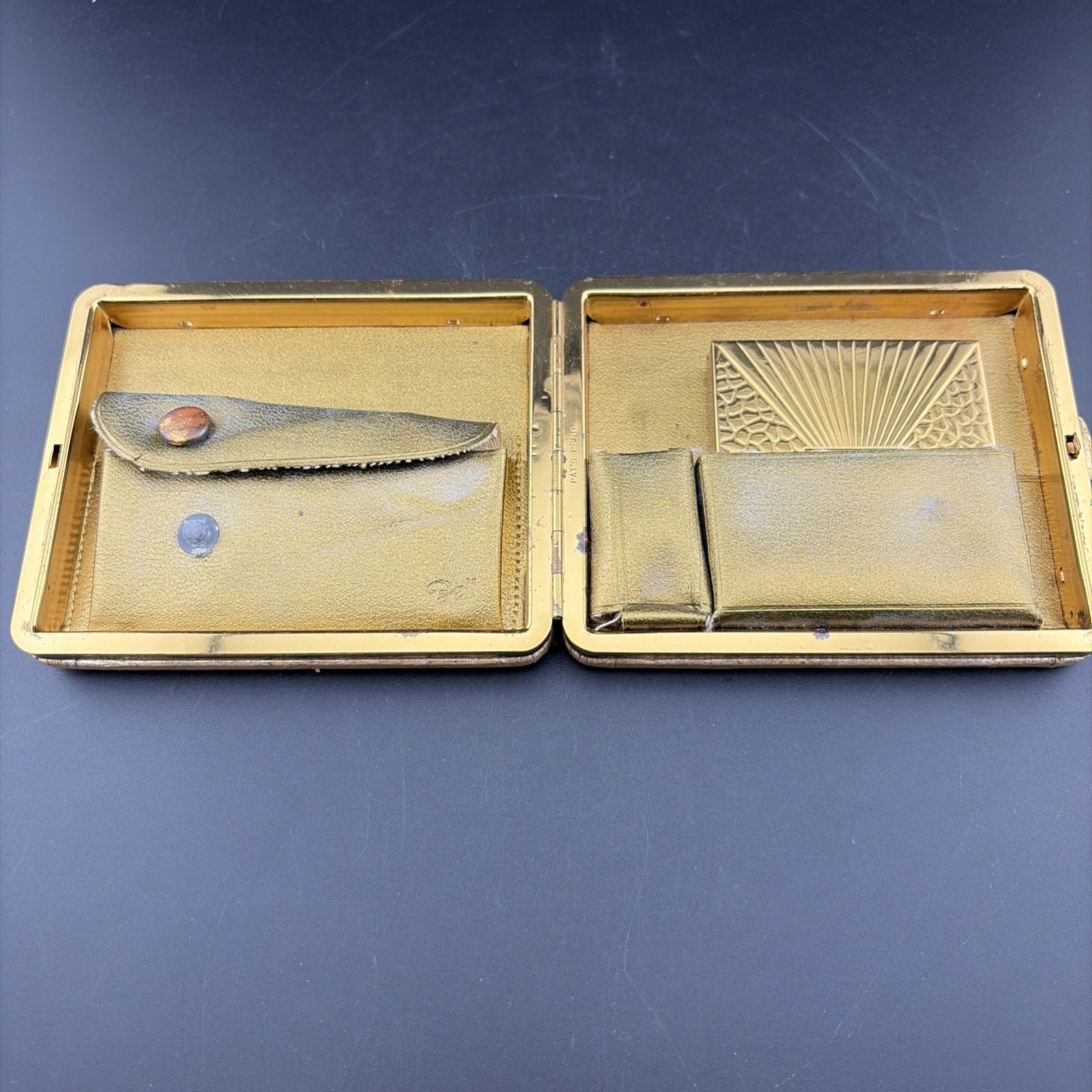 VINTAGE 1940’s ZELL COMPACT SET MINAUDIERE With Comb And Compact Mirror