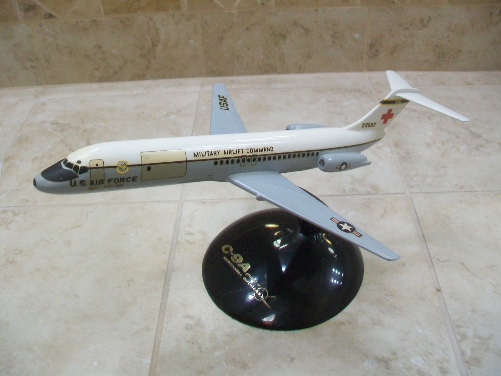 Topping USAF Military Airlift Command C-9A/22583