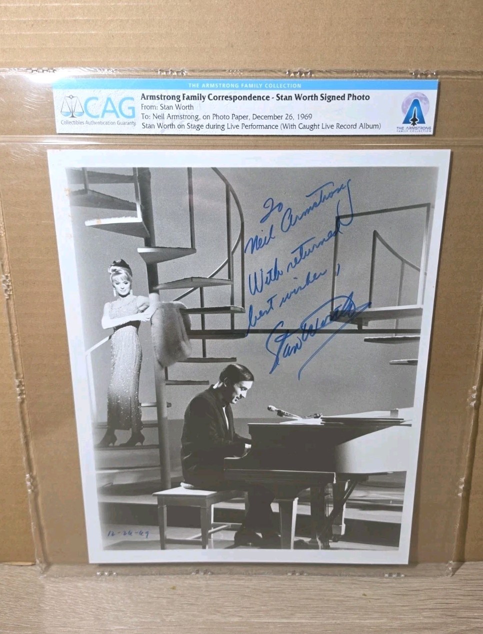 NEIL ARMSTRONG 1969 Stan Worth Signed Photo. RARE (ARMSTRONG FAMILY COLLECTION) NEIL ARMSTRONG 1969 Stan Worth Signed Photo. RARE (ARMSTRONG FAMILY COLLECTION)