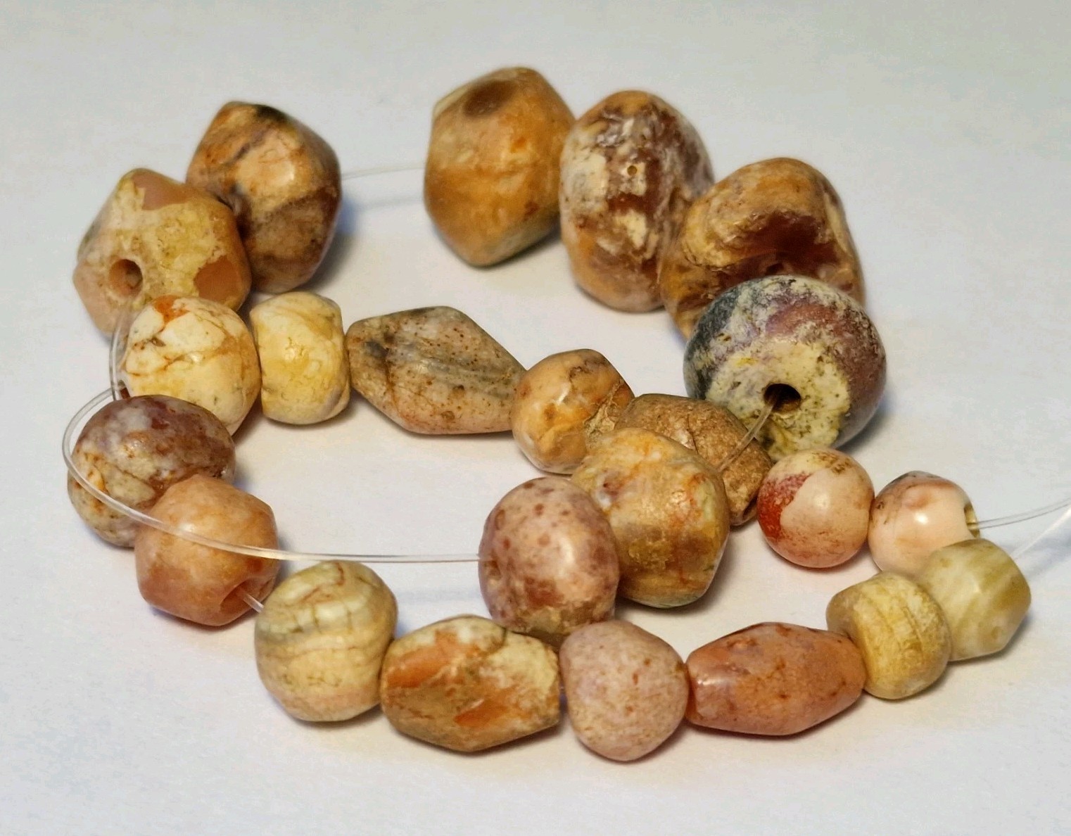 A BEAUTIFUL STRAND OF 23 ANCIENT CARNELIAN PATINIZED AGATE BEADS