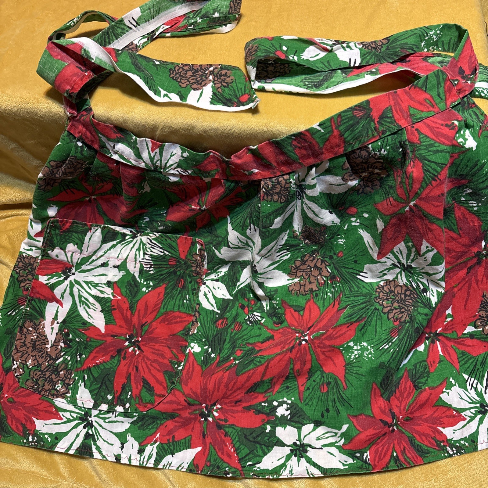 Vintage Christmas Half Apron Poinsettias Flower Rick Rack Red White Green w pock