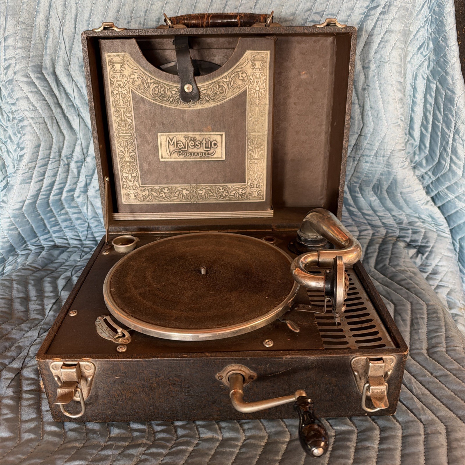 1929 Vintage Majestic Portable Suitcase Phonograph Record Player N Working Order