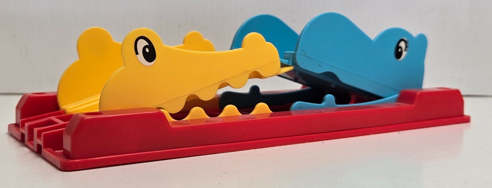 Tomy Euro Park Cocodile/Hippo Lift Bridge Action Feature Made in Thailand c1995
