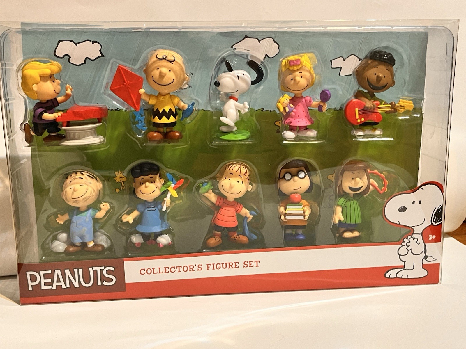 Just Play Peanuts Collector's Figure Set with 10 Peanuts Gang Figures NEW in Box
