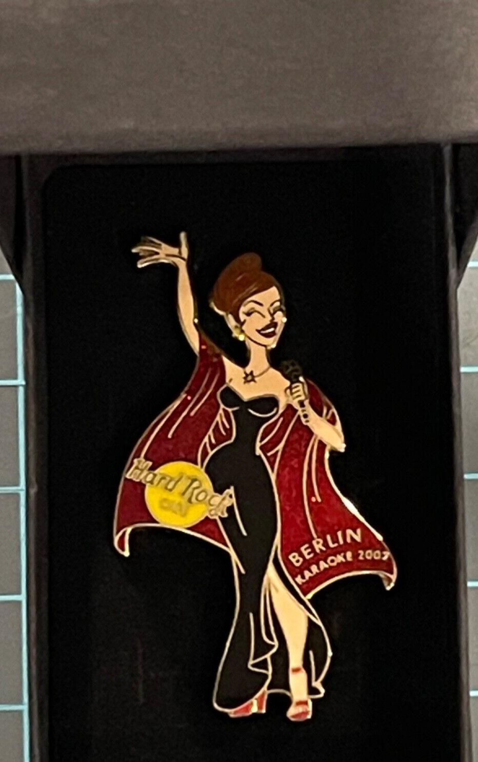 Hard Rock Cafe  BERLIN KARAOKE  Classy Brunette GIRL Lapel Pin with Gift Box