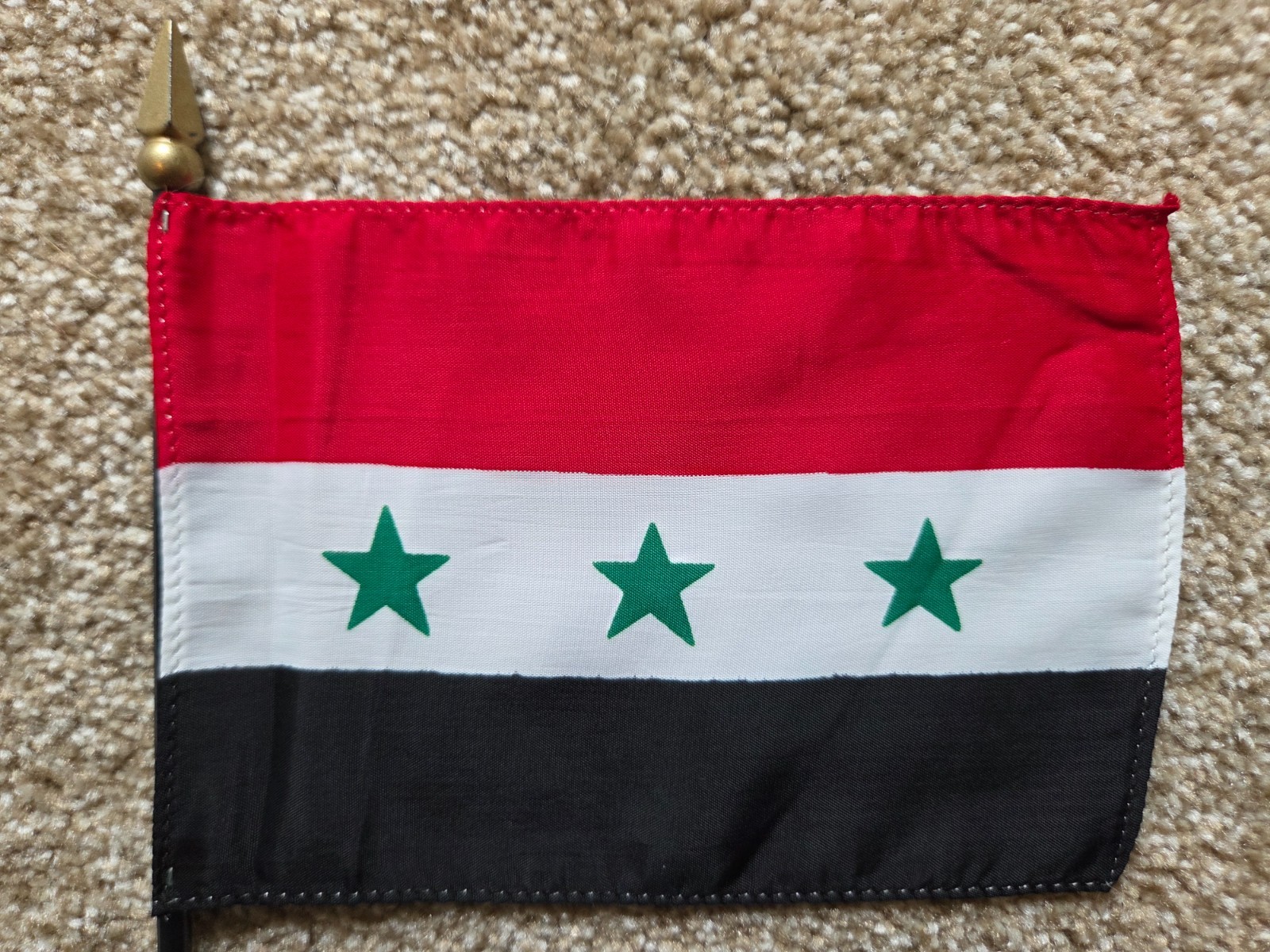IRAQ FORMER FLAG 1963-1991 NEW OLD STOCK ORIGINAL VINTAGE FLAG PRE-SADDAM HUSSEN