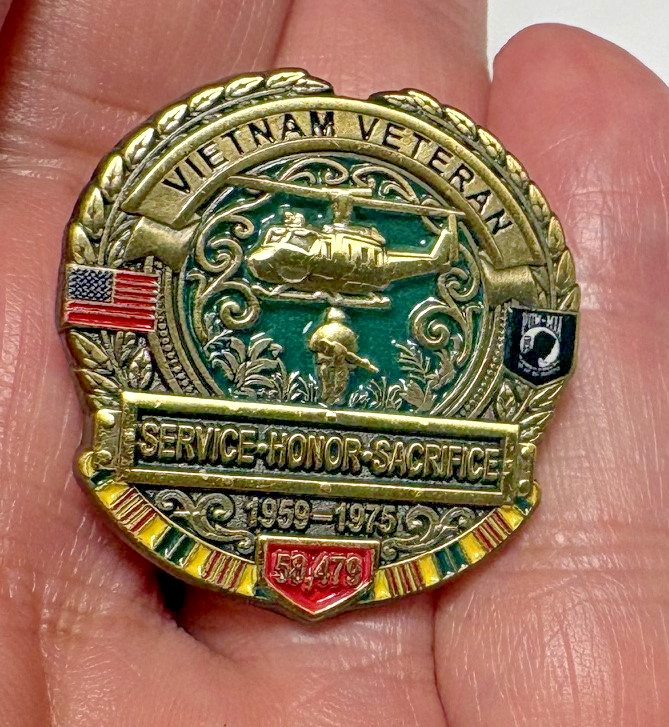 VIETNAM VETERAN HAT LAPEL PIN ARMY MARINES NAVY AIR FORCE COAST GUARD