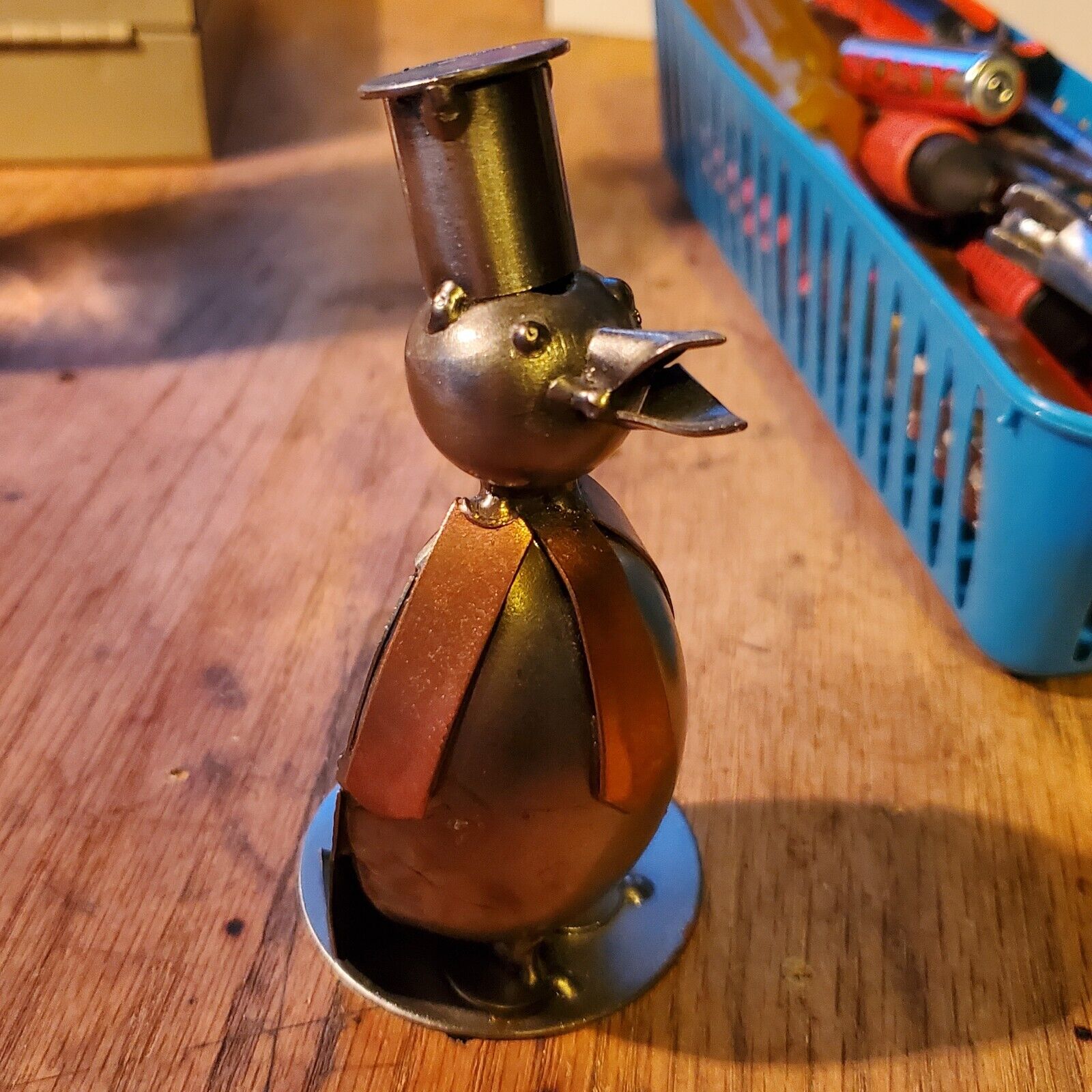 metal penguin statue nuts and bolts 4\