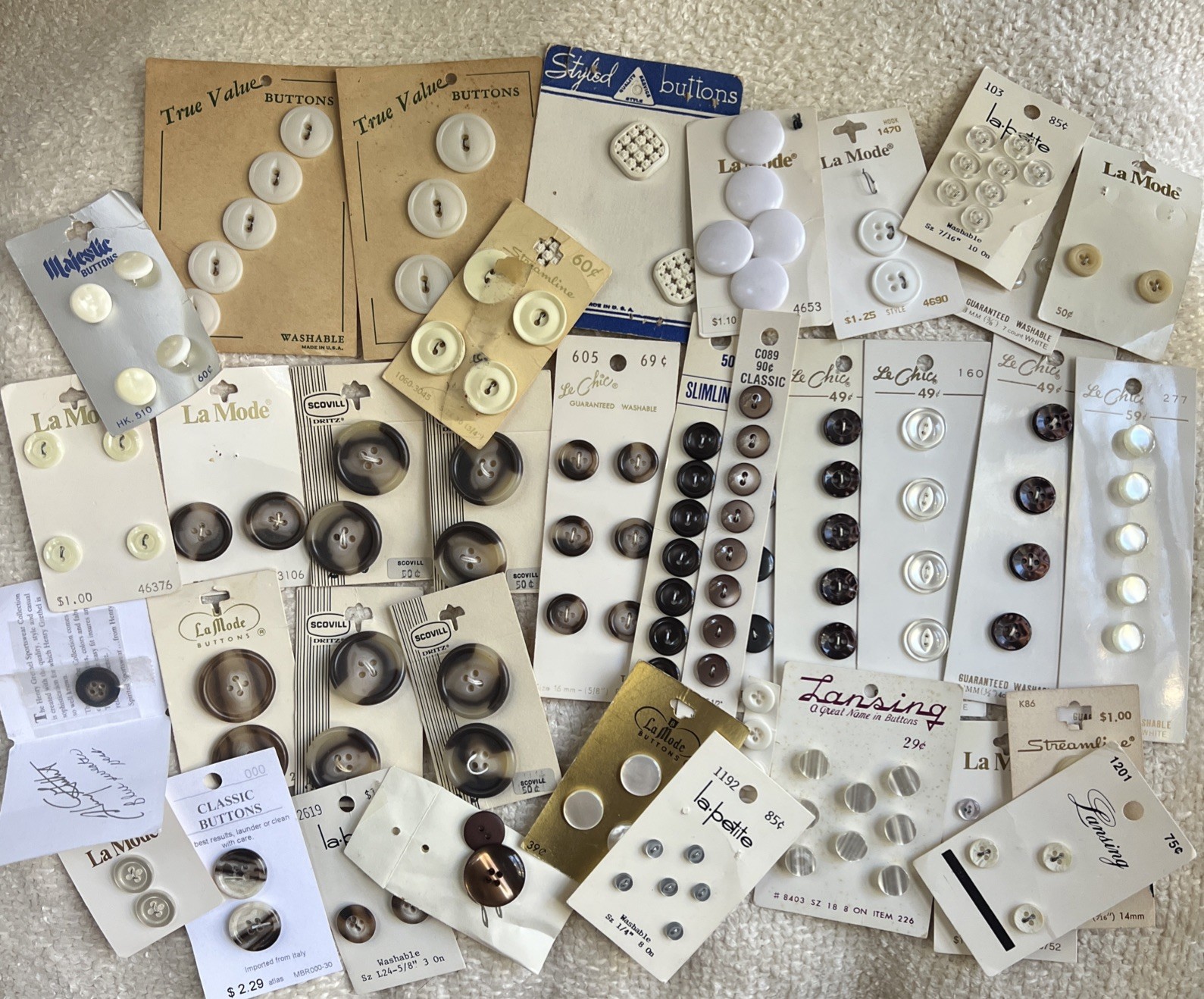 Vtg White Neutral Sewing Buttons Lot 140+ Carded La Mode Scovill Le Chic J.Jill