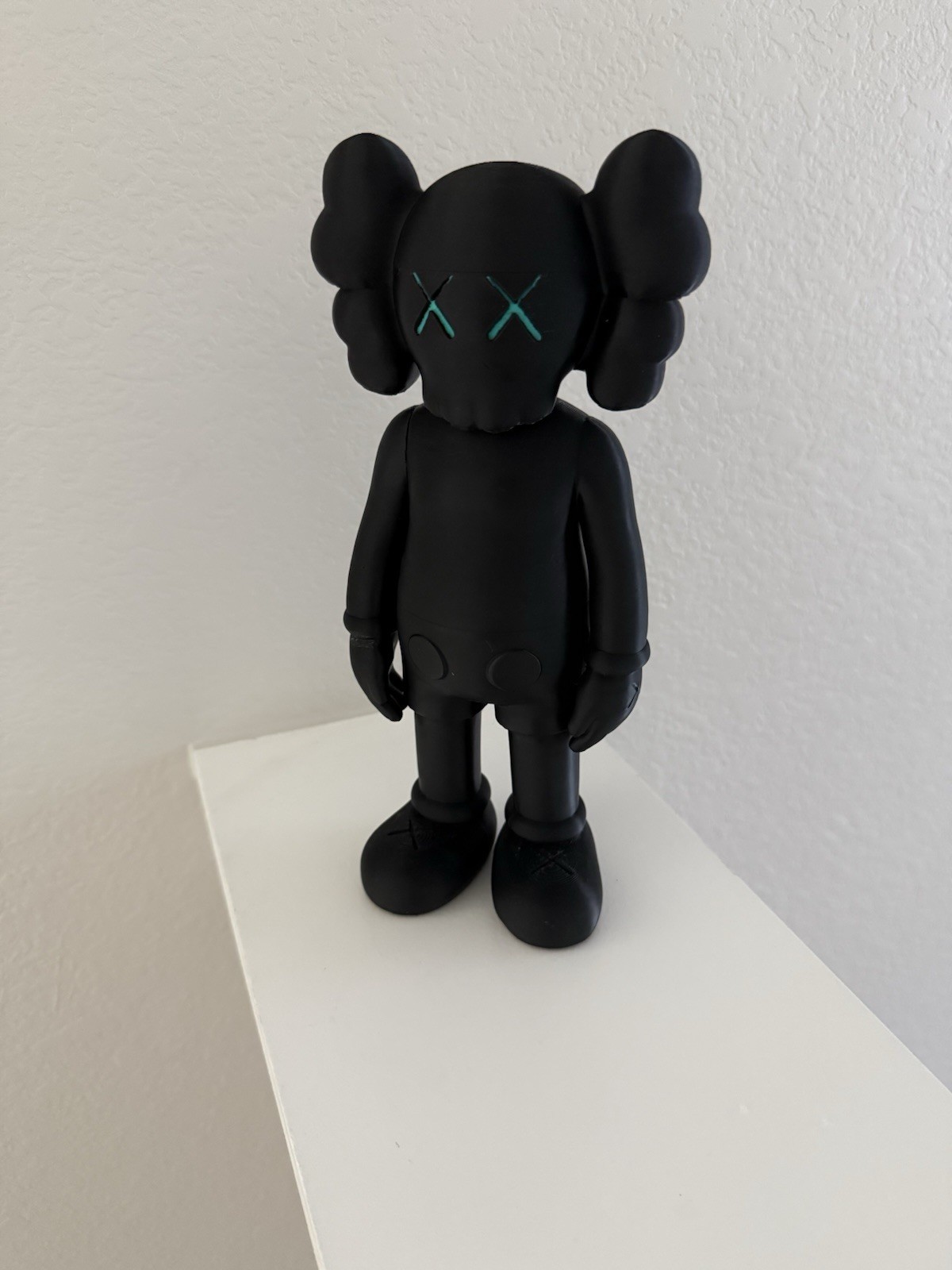 KAWS Companion Vinyl Art Toy Figure Black Designer & Urban Vinyl Blue X Eyes
