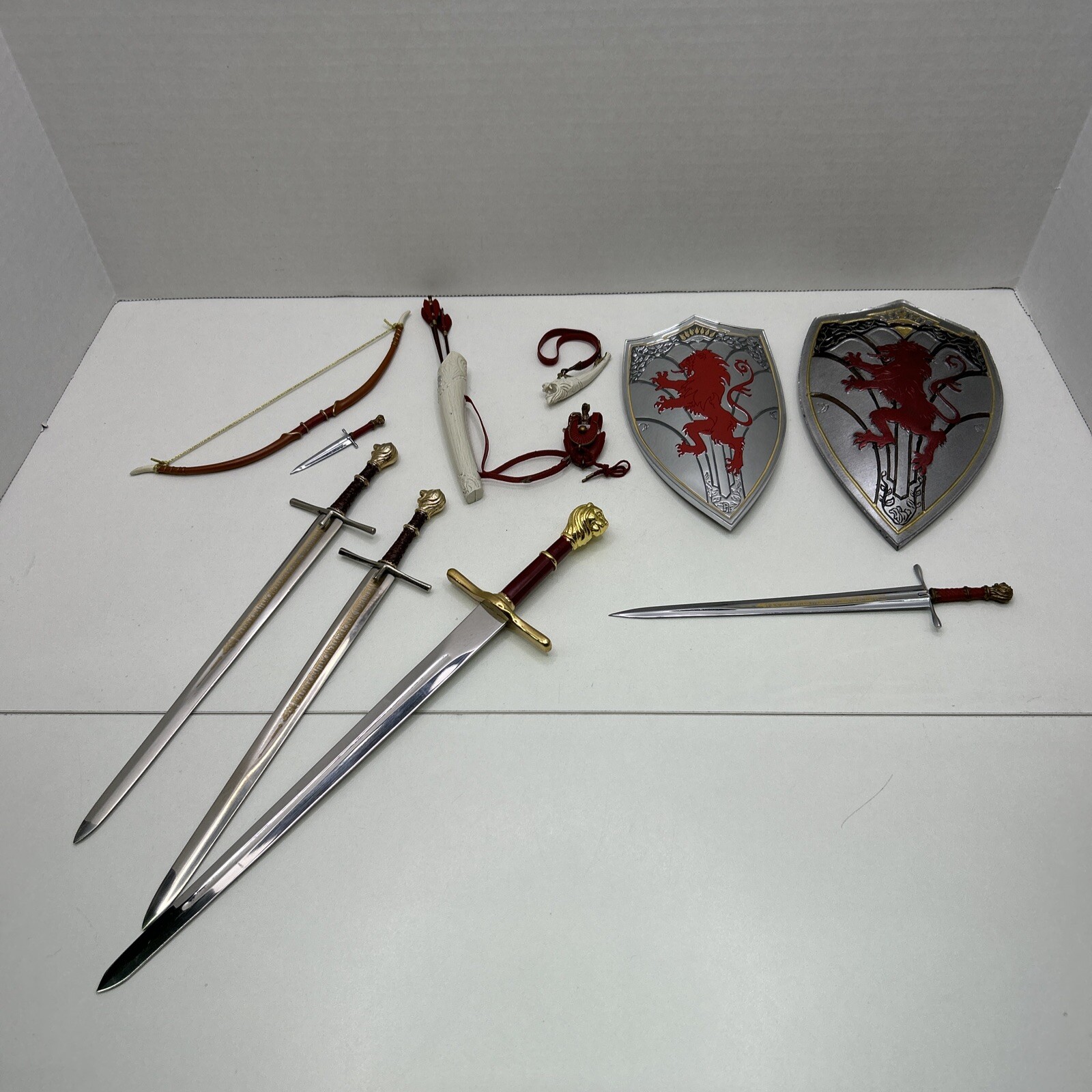 Disney Showcase Collections Chronicles Of Narnia Mixed Lot Of Weapons And Items