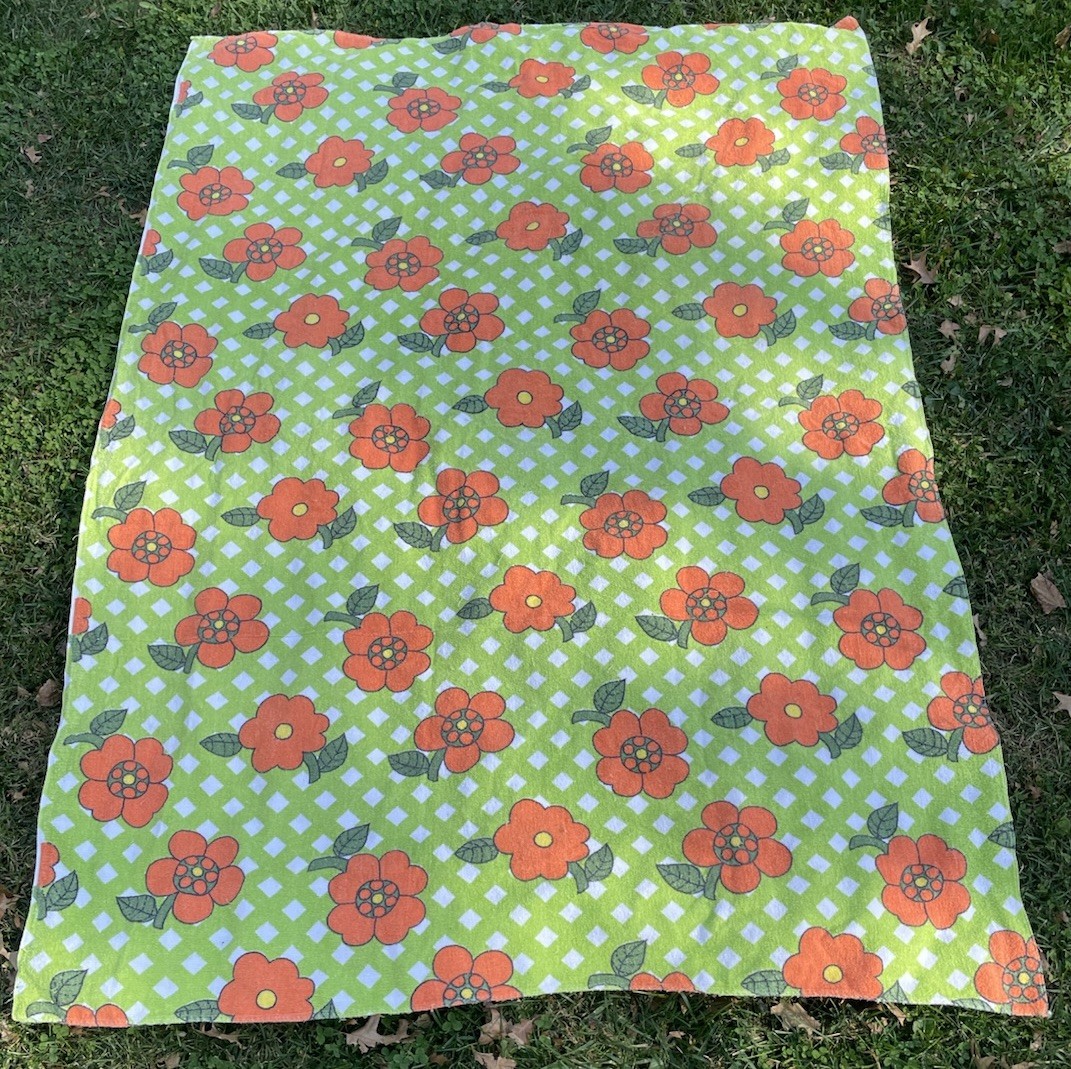 Vintage 1970s Oversized Terry Cloth Beach Blanket / Towel Flower Power 80 x 114