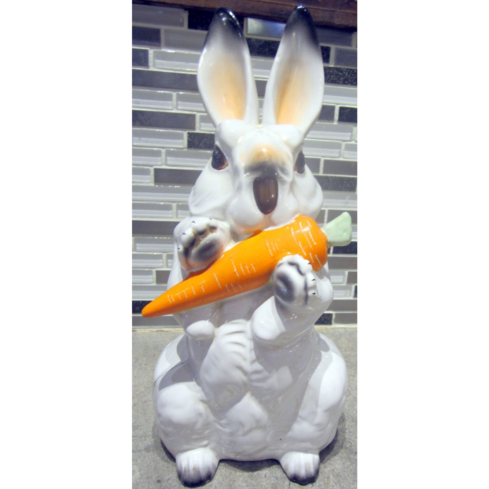 'Rabbit w/Carrot' Barsottini 'Vino Russo' Harvey Distiller 1969 - callout crack