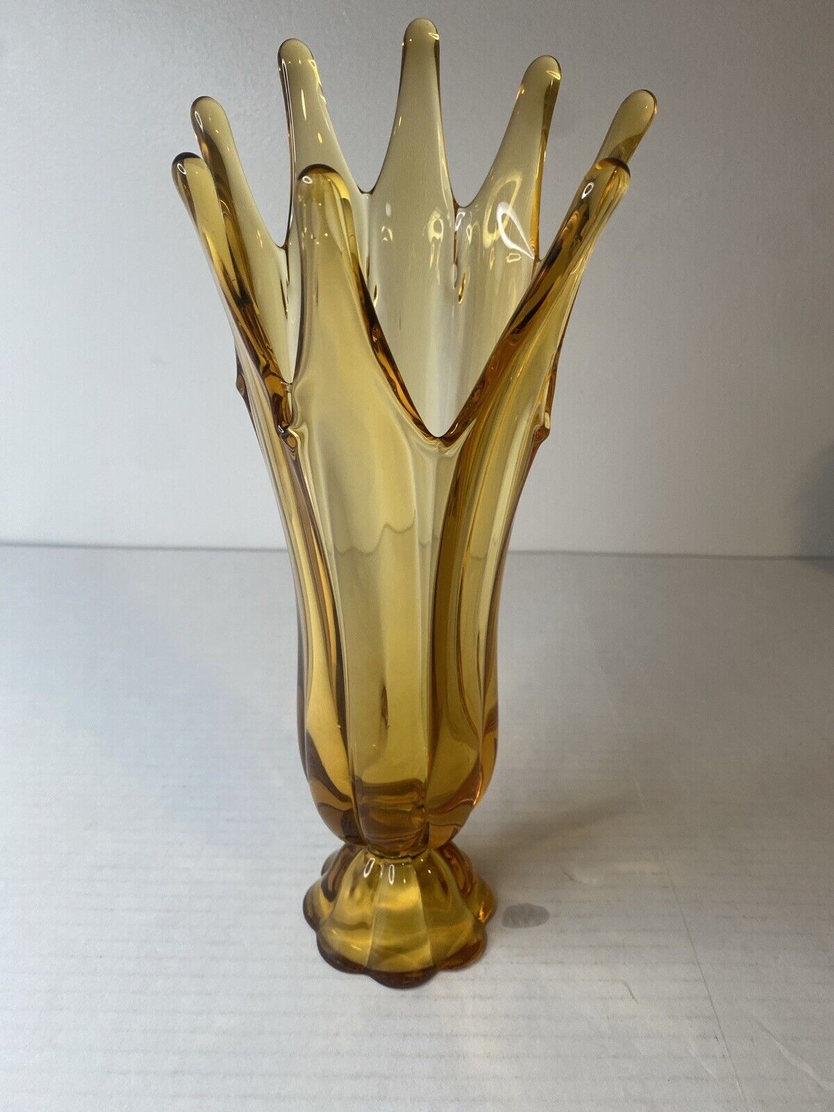 Vintage MCM Amber Art Viking 8 Point Petal Crown Top Glass Vase 14\