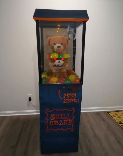 5.7 FT ANIMATED HAUNTED CARNIVAL SKILL CRANE HALLOWEEN ANIMATRONIC PROP 5.7 FT ANIMATED HAUNTED CARNIVAL SKILL CRANE HALLOWEEN ANIMATRONIC PROP
