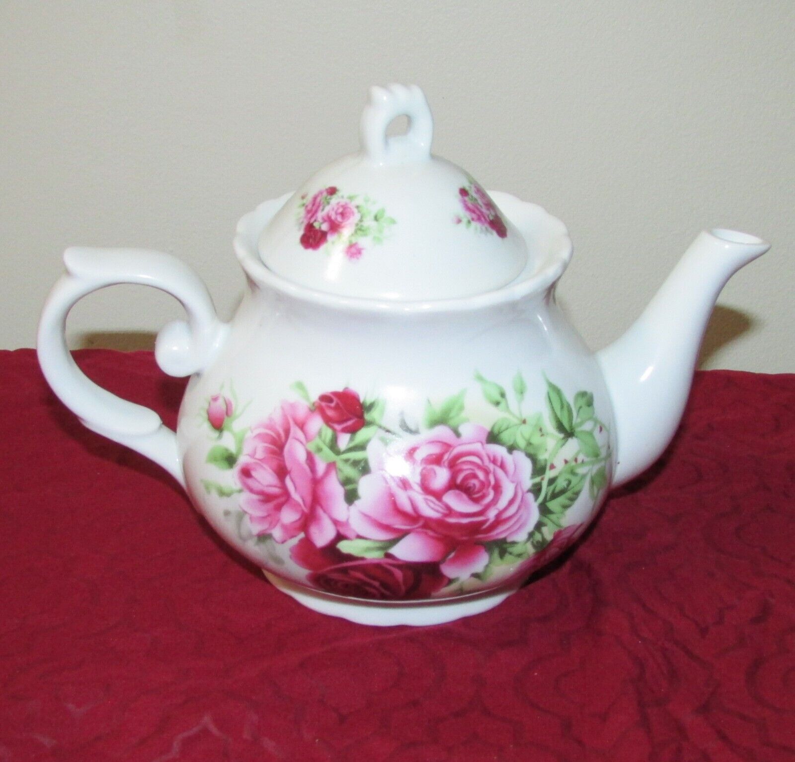  Vintage Beautiful formalities style Floral Rose Scene Tea Pot, 8” X 6” 4 cups