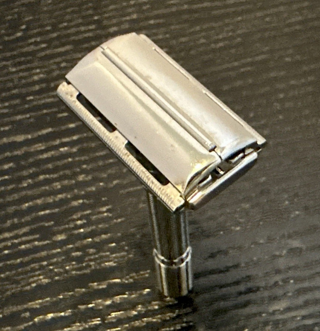 Vintage Gillette Slim Adjustable Safety Razor/1962 H3 Vintage Gillette Slim Adjustable Safety Razor/1962 H3