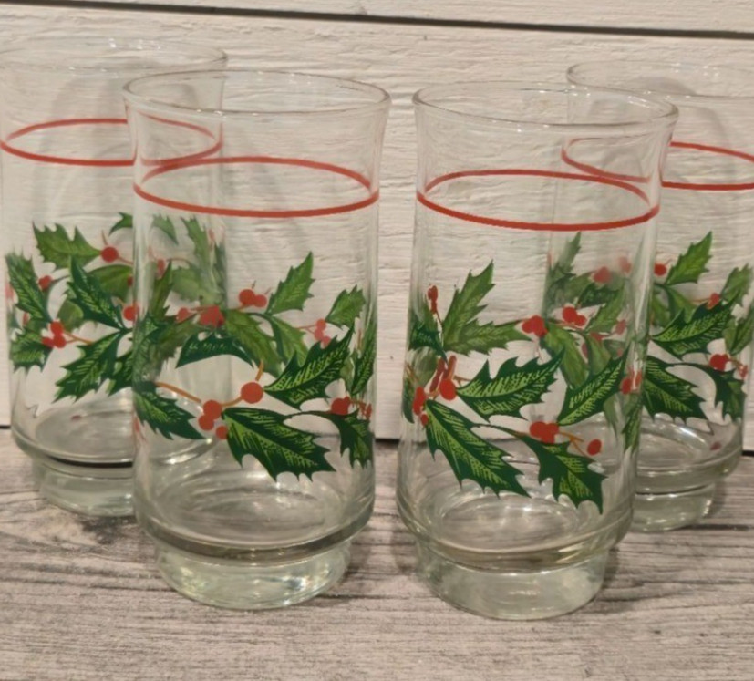 Vintage Holly & berries drinking Glasses Holiday Holly Christmas Red Green x4