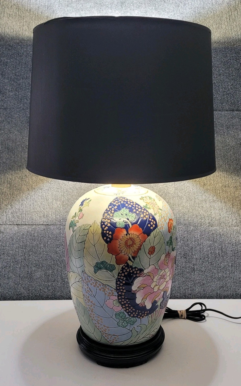 VTG Chinese Tobacco Leaf Chinoiserie Ceramic Table Lamp