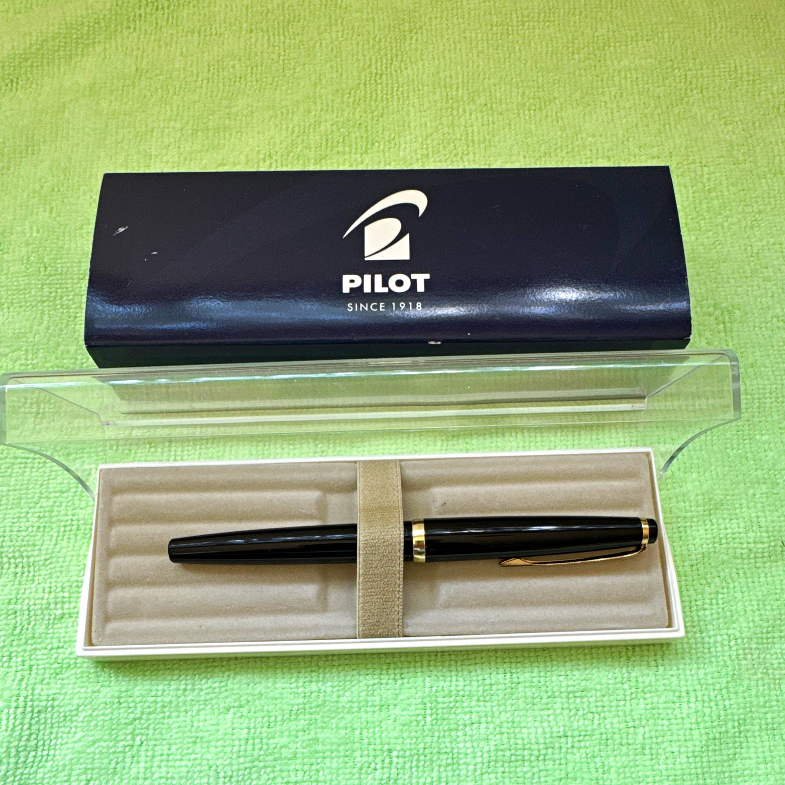 Vintage Pilot “Super” Fountain Pen - Black - w/orig. box - Gold Plated Steel Nib