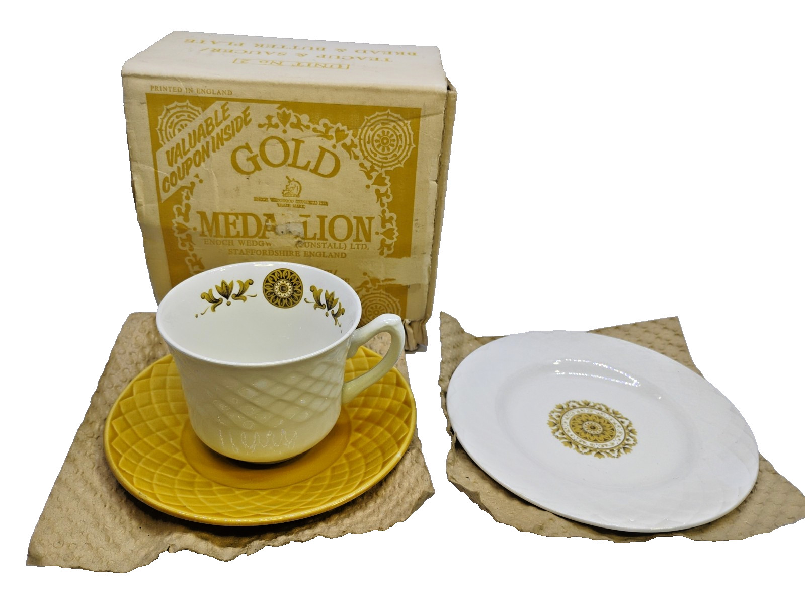 Enoch Wedgwood Gold Medallion Cup Saucer Box England Vintage Enoch Wedgwood Gold Medallion Cup Saucer Box England Vintage