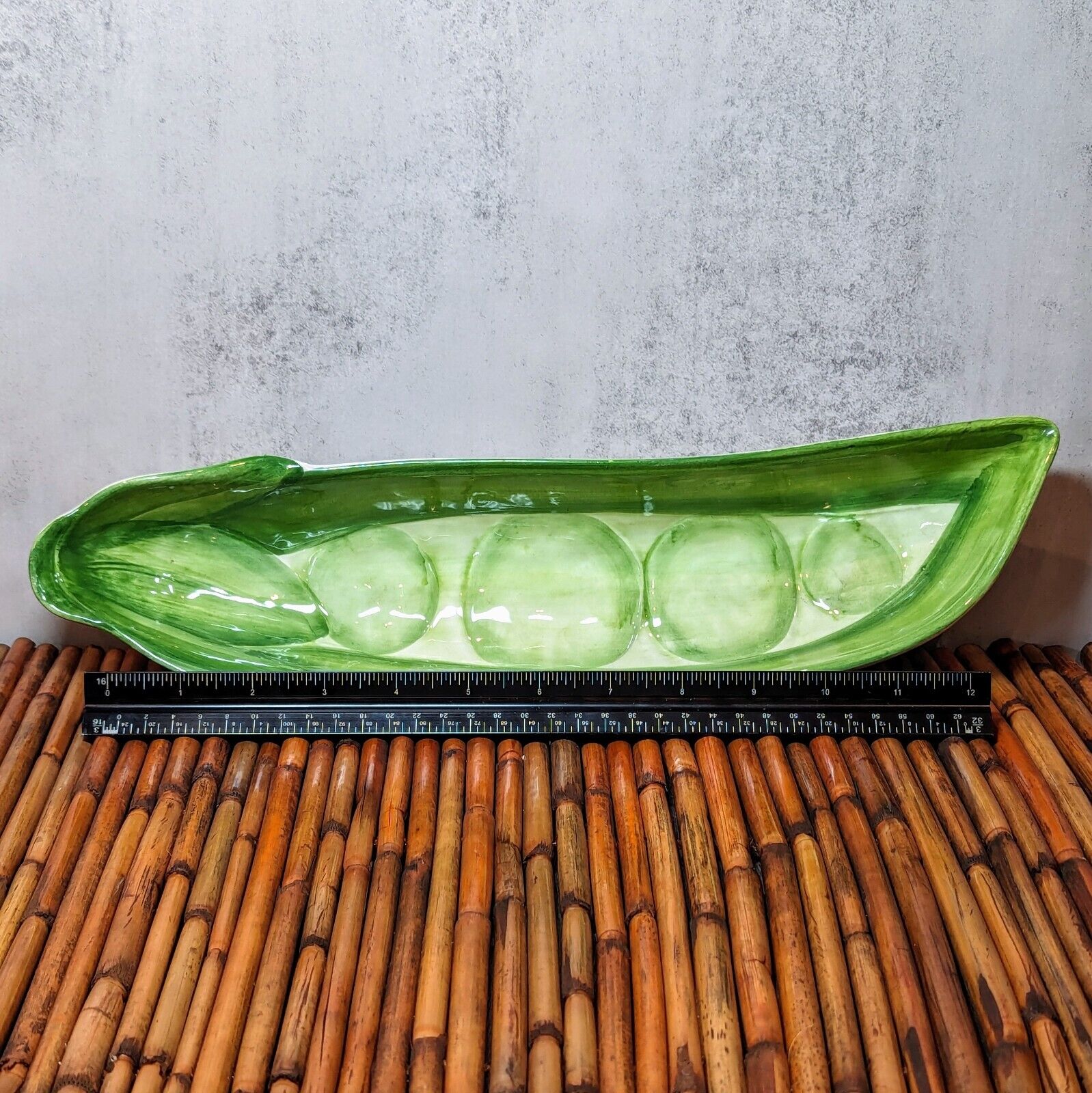 Italian Ceramic Art Green Pea Pod Dish 13\