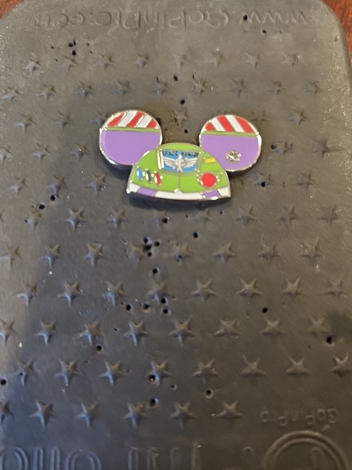 2026 HIDDEN DISNEY MYSTERY WAVE B PIN EAR HAT CHASER  BUZZ LIGHTYEAR TOY STORY