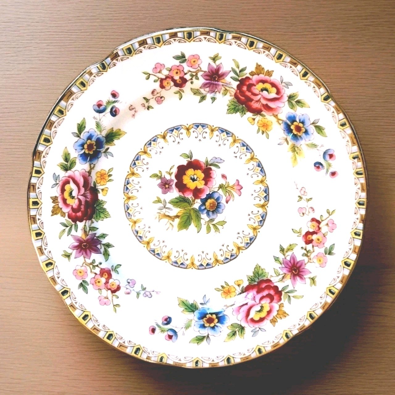 Royal Grafton Malvern Scalloped Bread & Butter Plate Bone China England 1957 Royal Grafton Malvern Scalloped Bread & Butter Plate Bone China England 1957