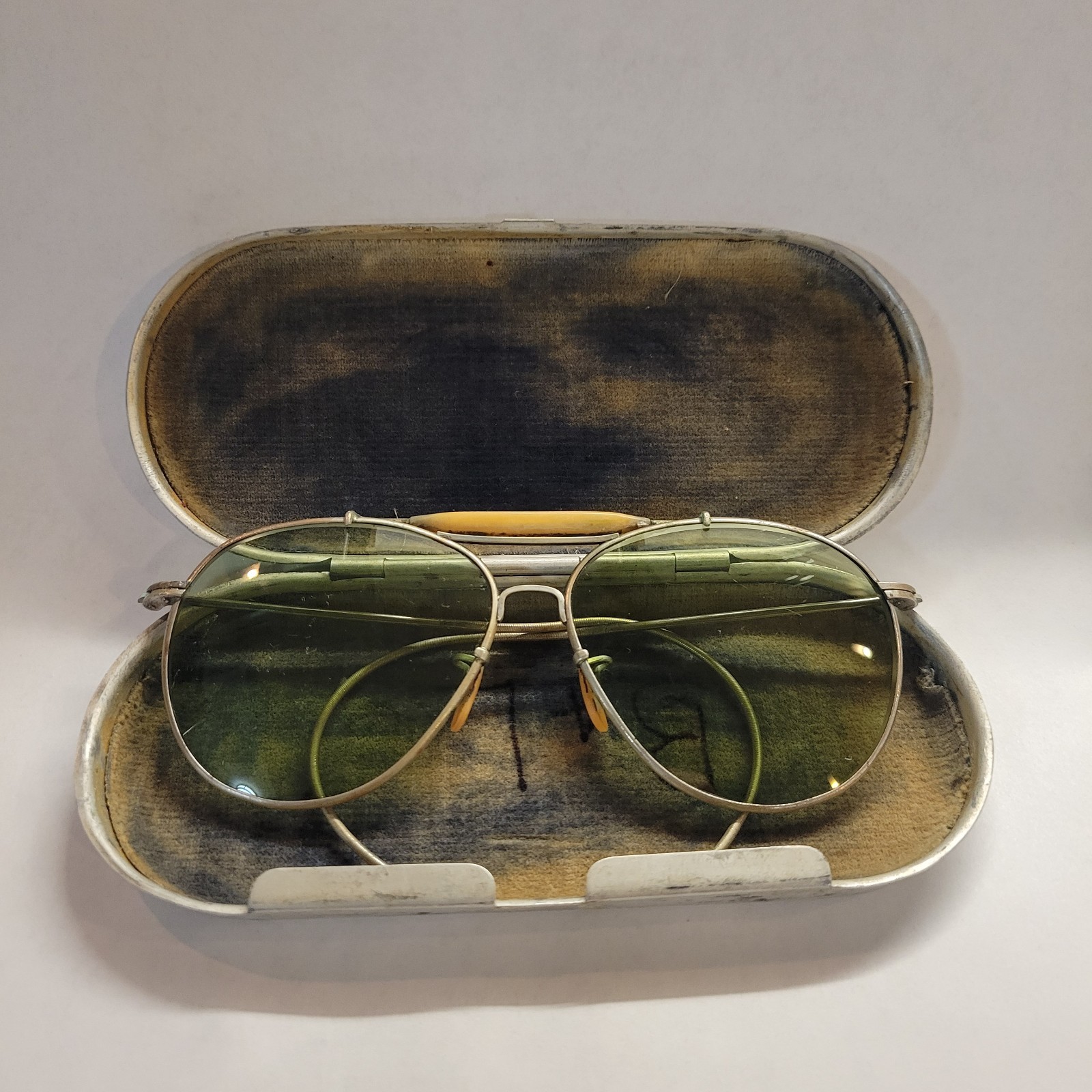 Vintage Aviator WWII Sunglasses Bausch & Lomb with Alumin Case. USA