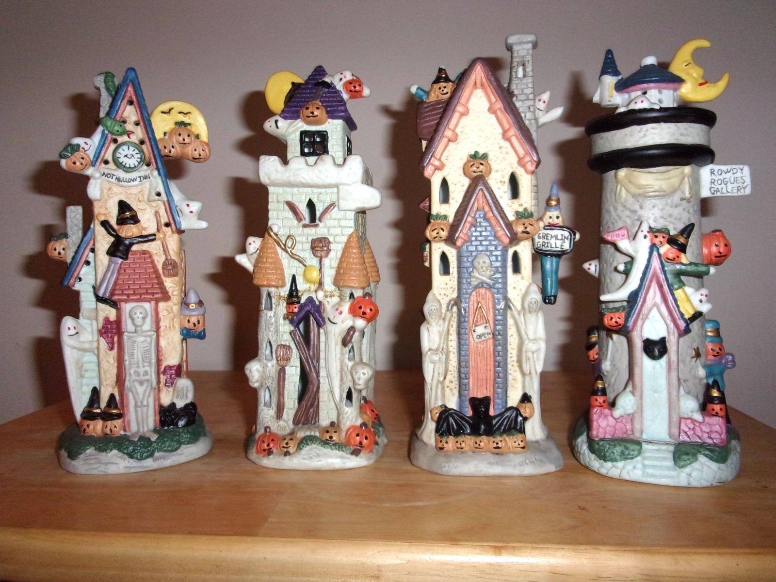 HAUNTED HAVEN INN GREMLIN GRILLE ROWDY ROGUES CASTLE HALLOWEEN VILLAGE HOUSE SET