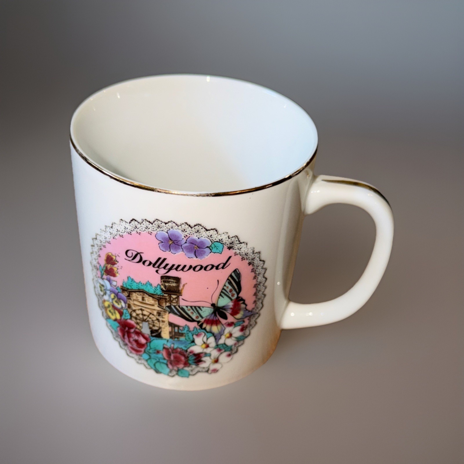 Vtg RARE 80s Dolly Parton “Dollywood” Floral Souvenir Tea Mug Glass Gold Vtg RARE 80s Dolly Parton “Dollywood” Floral Souvenir Tea Mug Glass Gold