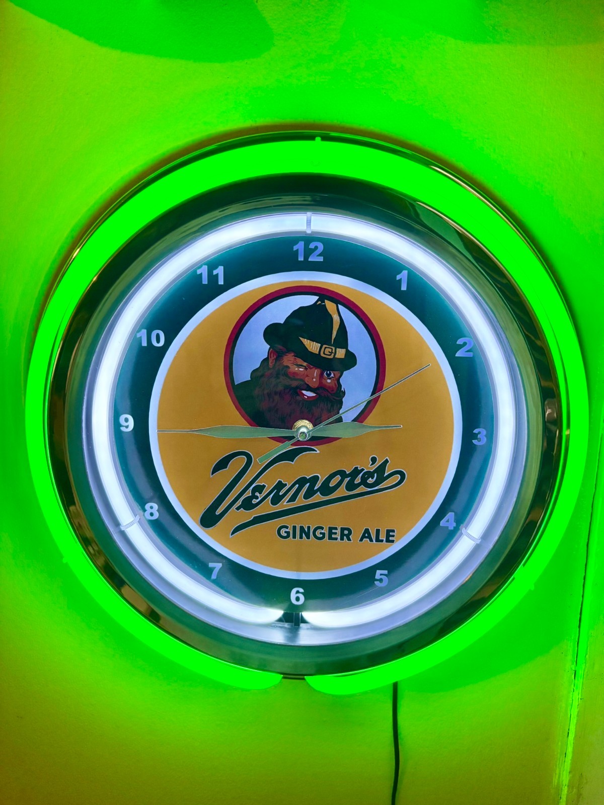 Vernor\'s Ginger Ale Michigan Soda Fountain Neon Style Retro LED Clock Sign Vernor\'s Ginger Ale Michigan Soda Fountain Neon Style Retro LED Clock Sign