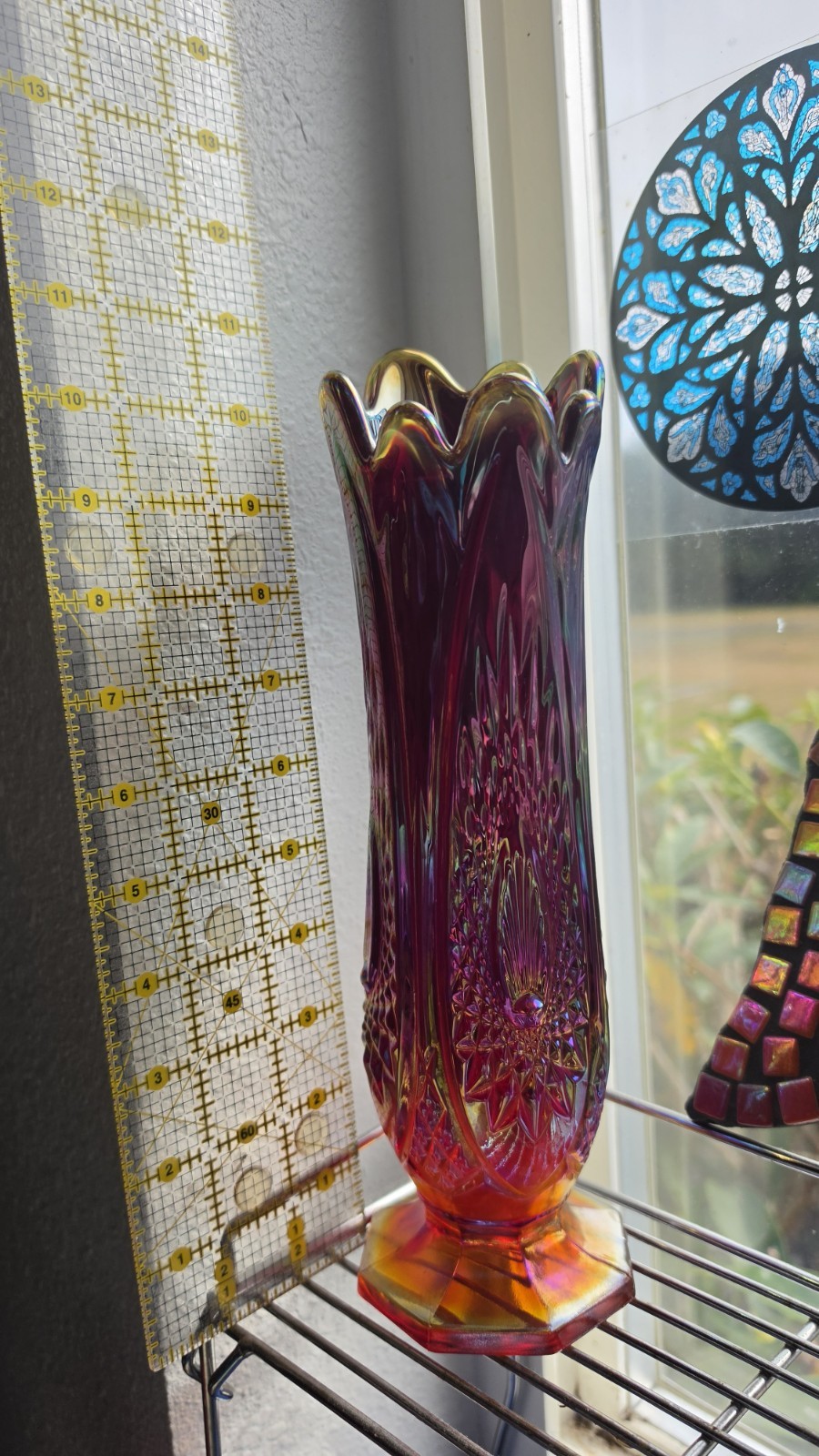 VINTAGE IRIDESCENT SUNSET RED INDIANA CARNIVAL GLASS 10.75” SWUNG VASE