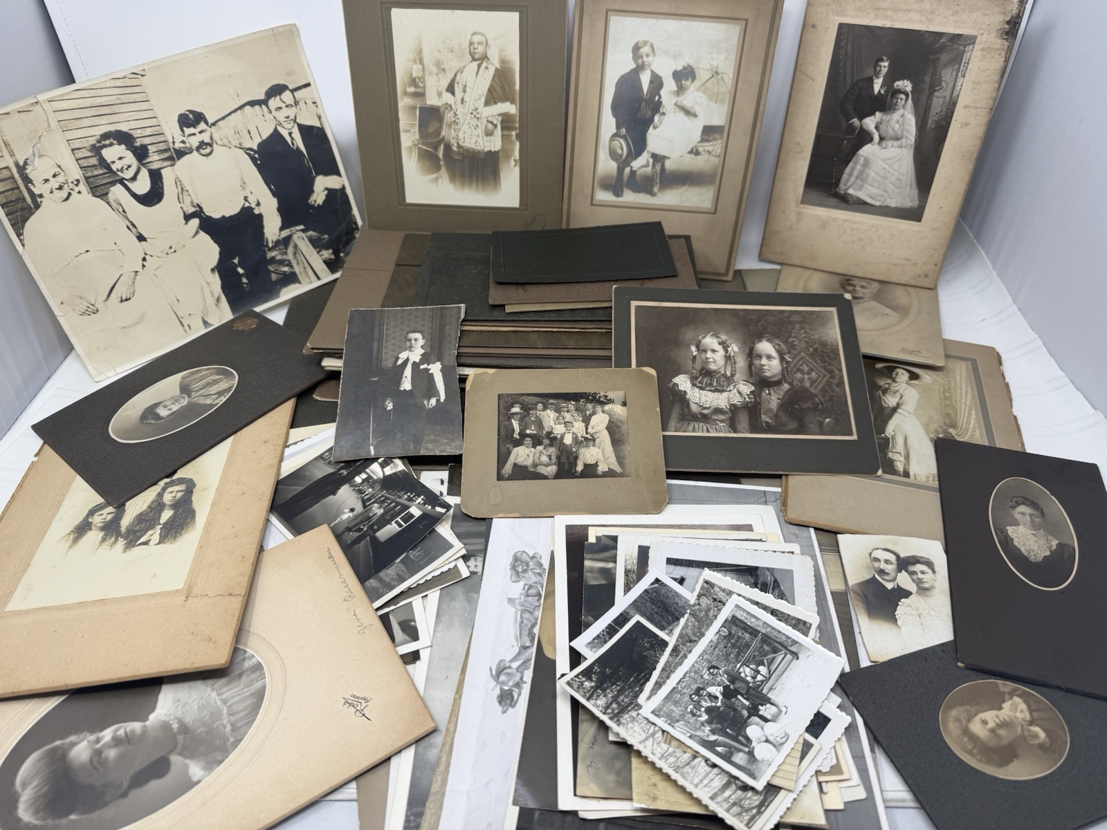 LOT of 91 Antique VICTORIAN Cabinet Cards Folders Portraits Photos 1800's 1900's