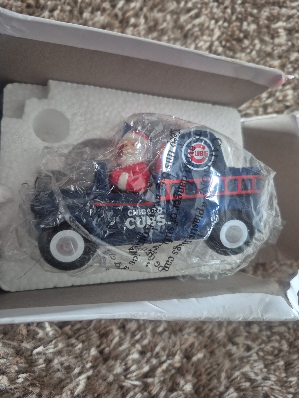  New CHICAGO CUBS DANBURY MINT PORCELAIN ORNAMENT Santa In Fire Engine Truck MLB
