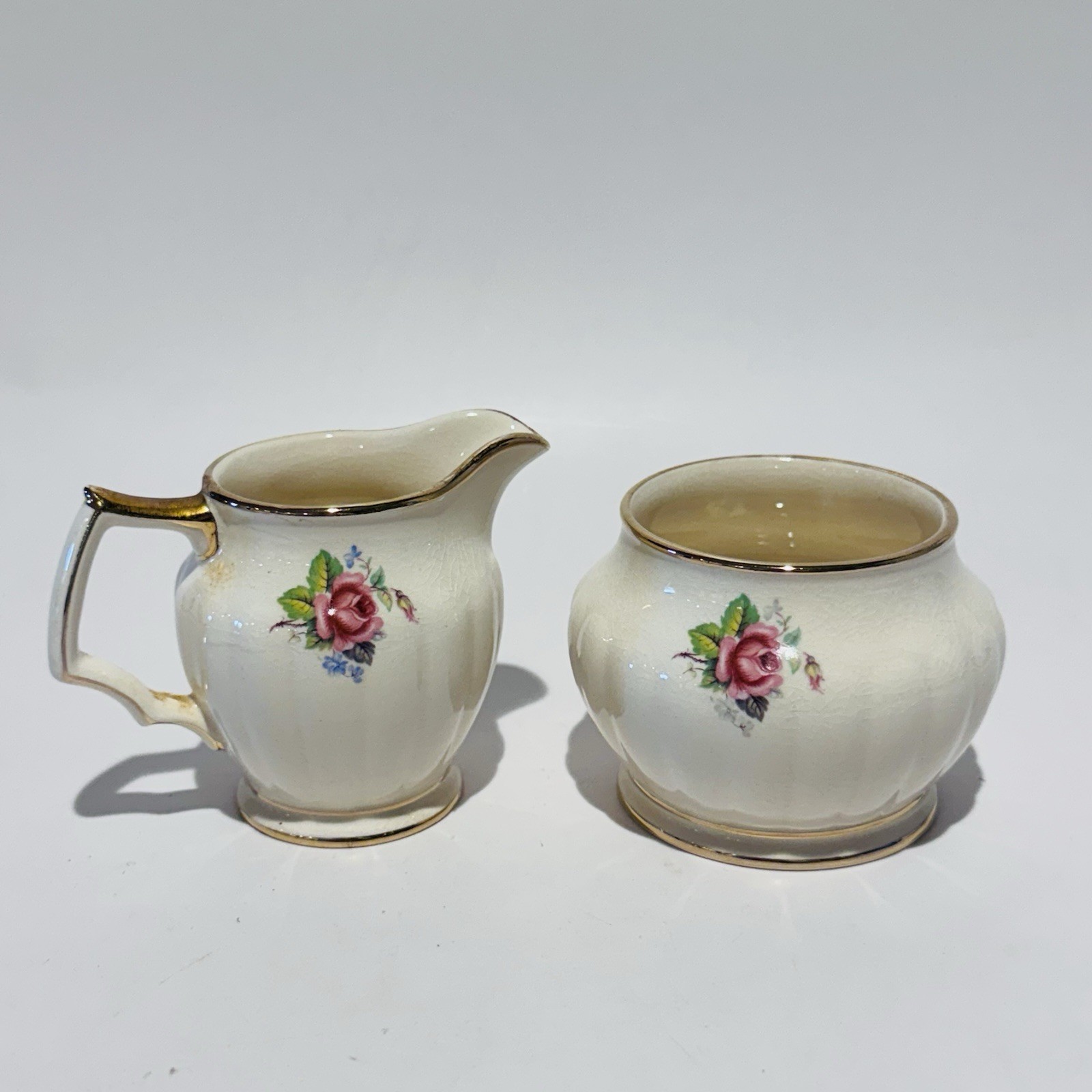 Vintage Sadler English Tea Cream & Sugar Set Ivory Gold Trim Rose Floral Design Vintage Sadler English Tea Cream & Sugar Set Ivory Gold Trim Rose Floral Design