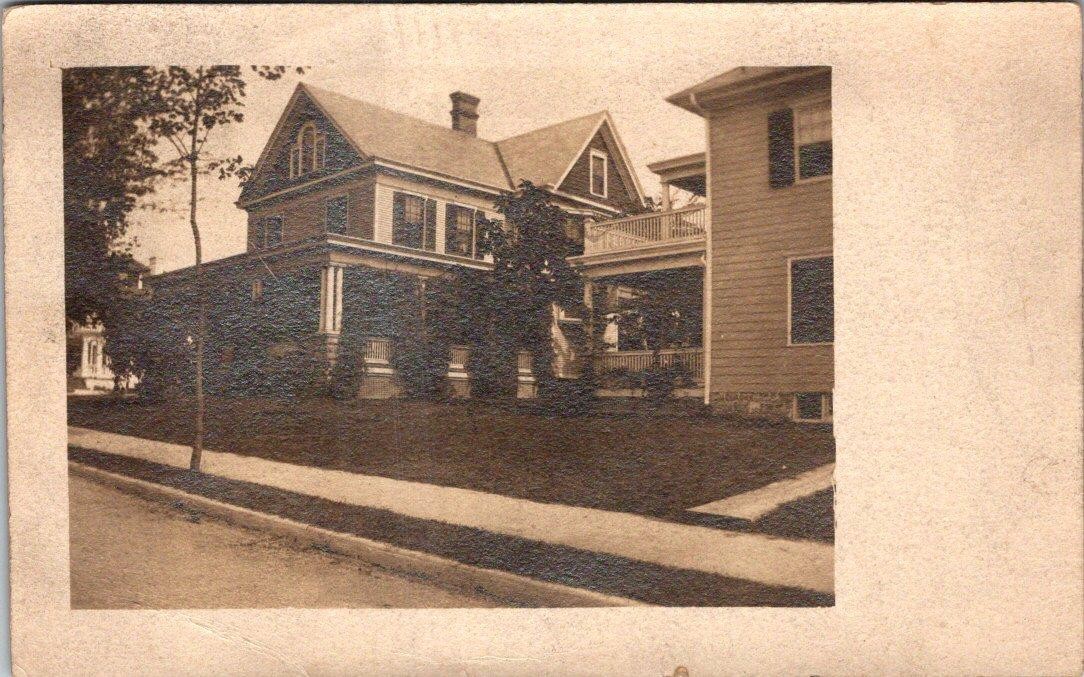 1910-20's RPPC BIG HOUSE ARCHITECTURE GREAT FRONT PORCH SIDEWALK PHOTO POSTCARD