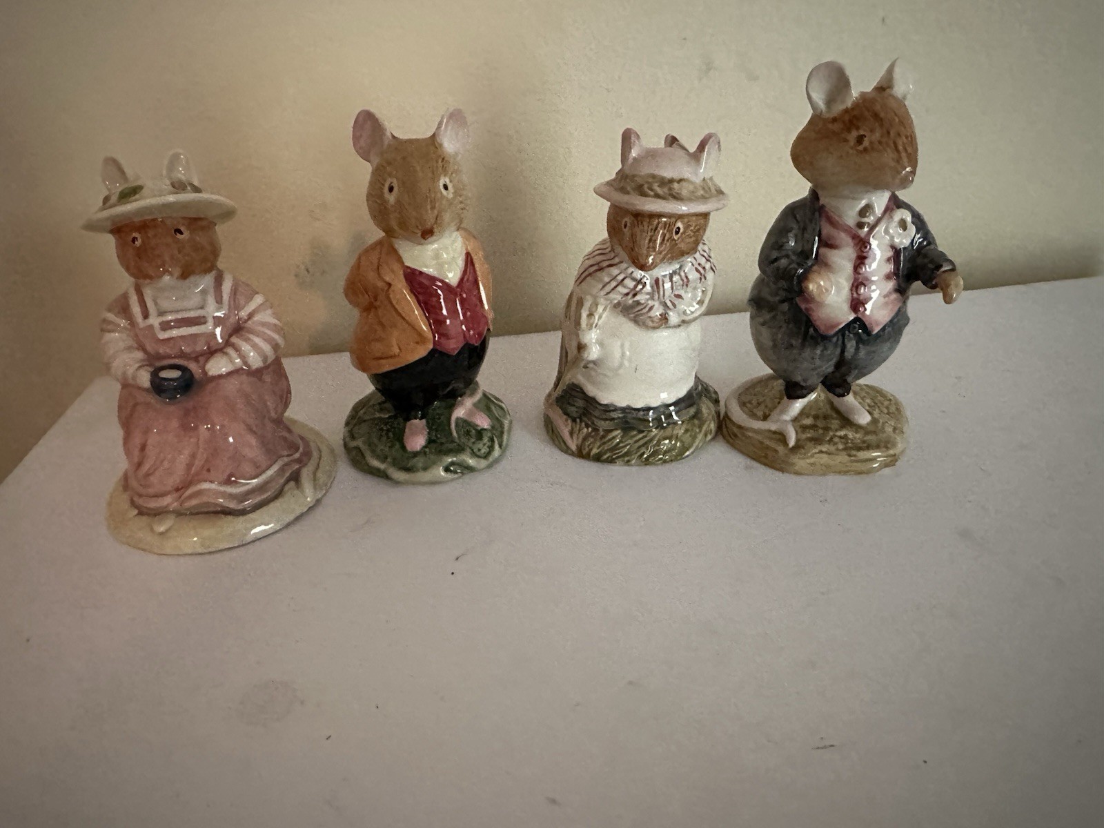 Royal Doulton/Beswick Brambly Hedge Mouse Figurines Lot of 4 Hand Painted