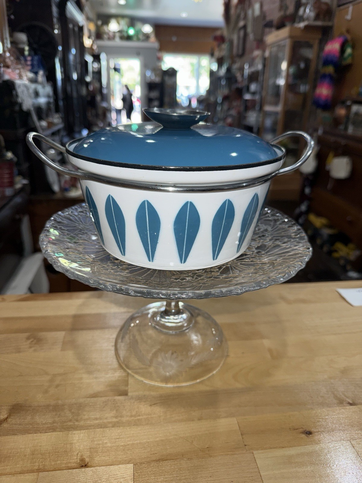 Vintage Cathrineholm Norway Lotus Enamelware Dutch Oven Turquoise Blue 8.5” Vintage Cathrineholm Norway Lotus Enamelware Dutch Oven Turquoise Blue 8.5”