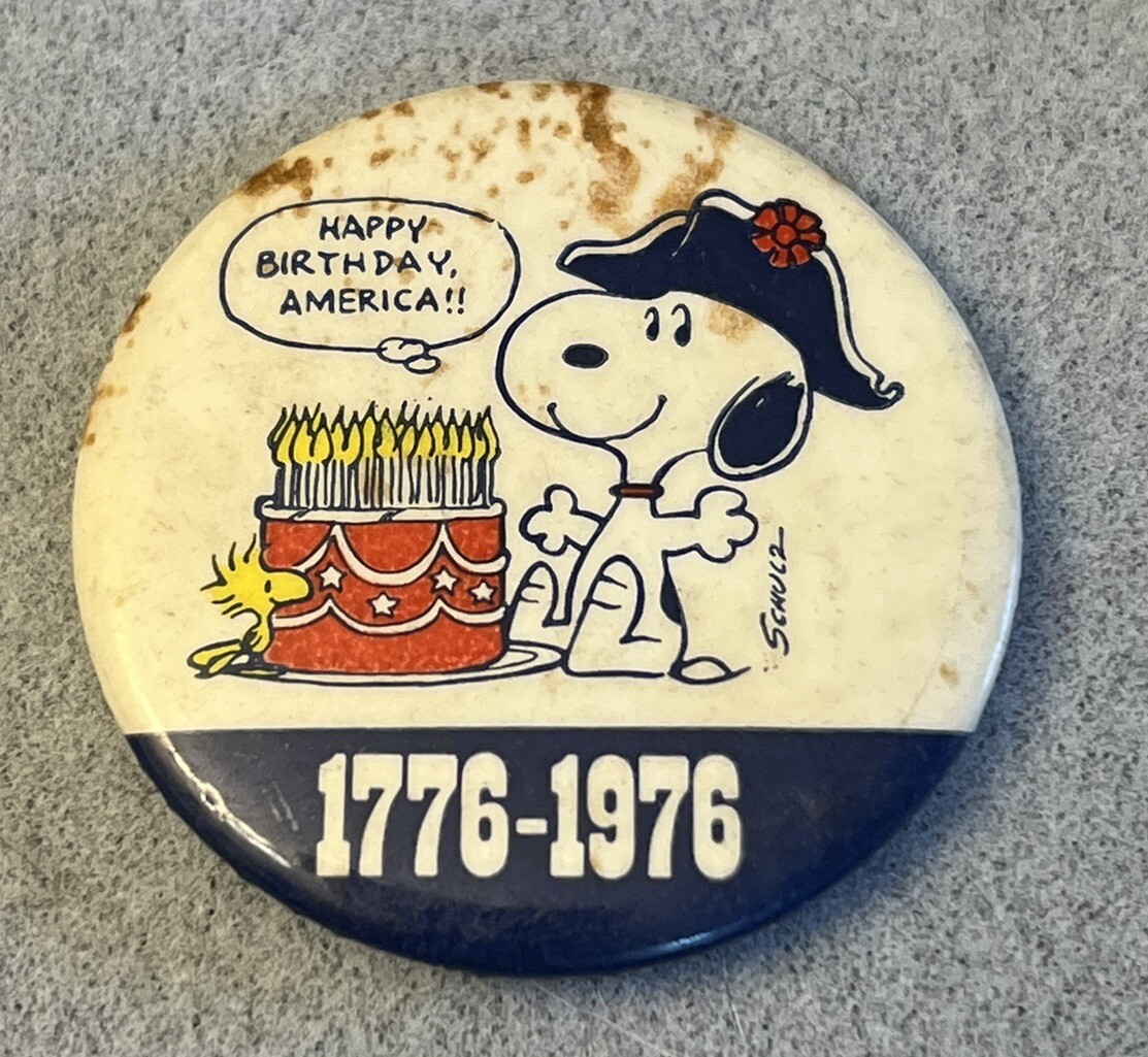 Vintage Snoopy Happy Birthday America 1776-1976 Peanuts Lapel Button Pin PB25F