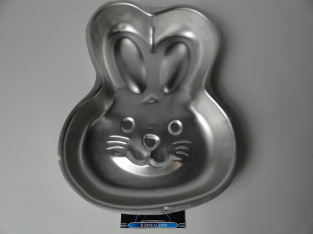 Wilton Easter Rabbit 2003 Village Collectable Cake Pan, Used