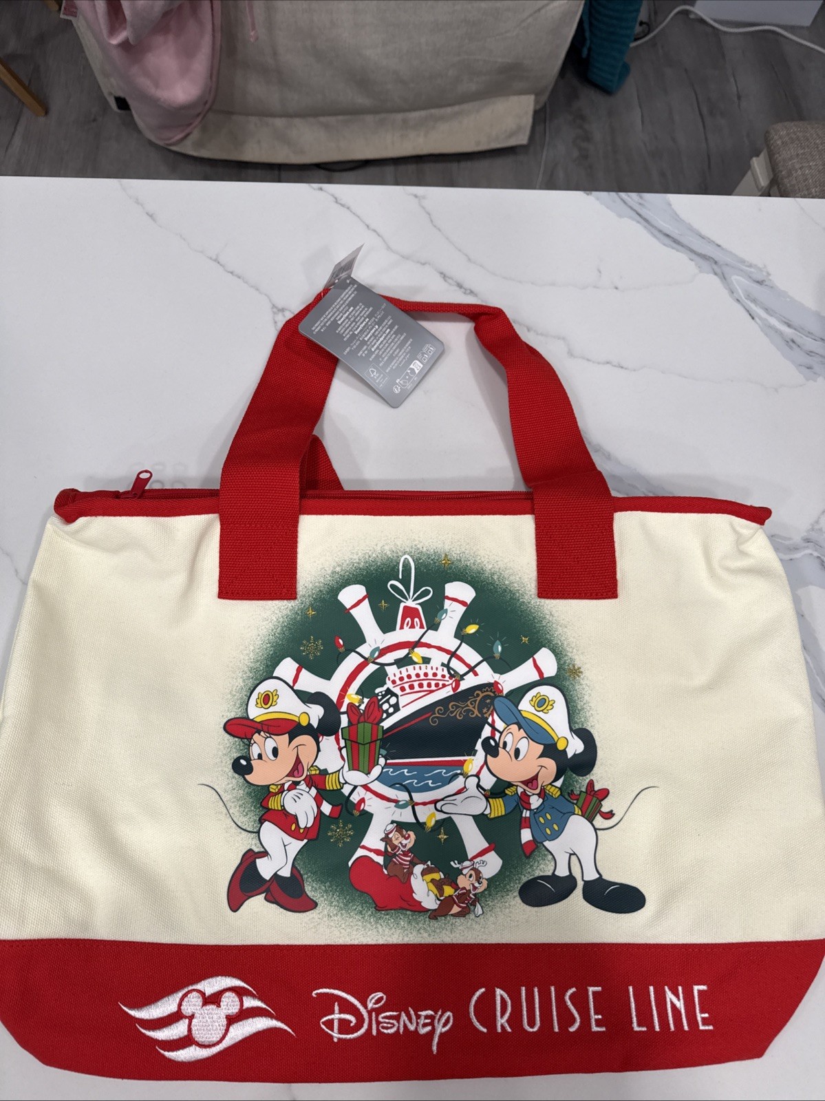 DISNEY CRUISE LINE DCL CHRISTMAS TOTE BAG MICKEY MINNIE CHIP DALE NEW WITH TAGS DISNEY CRUISE LINE DCL CHRISTMAS TOTE BAG MICKEY MINNIE CHIP DALE NEW WITH TAGS