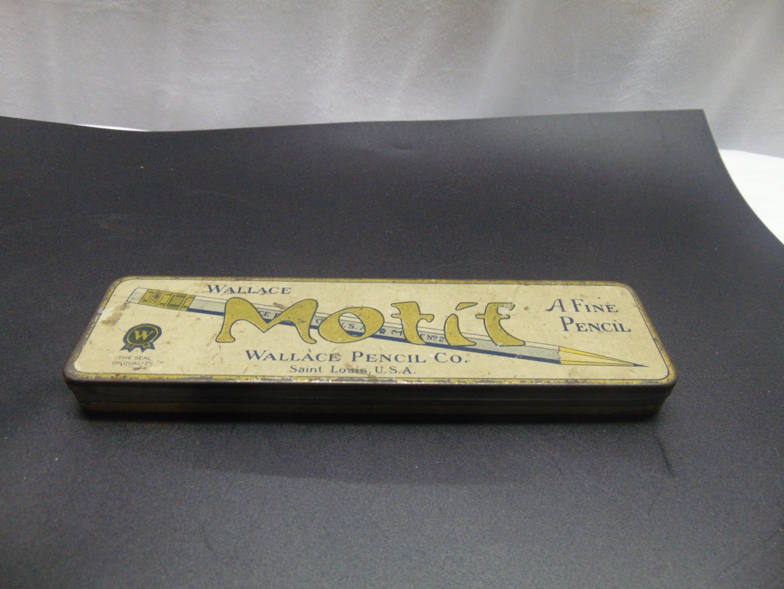 Vintage Wallace Motif Pencils metal case St louis USA 7