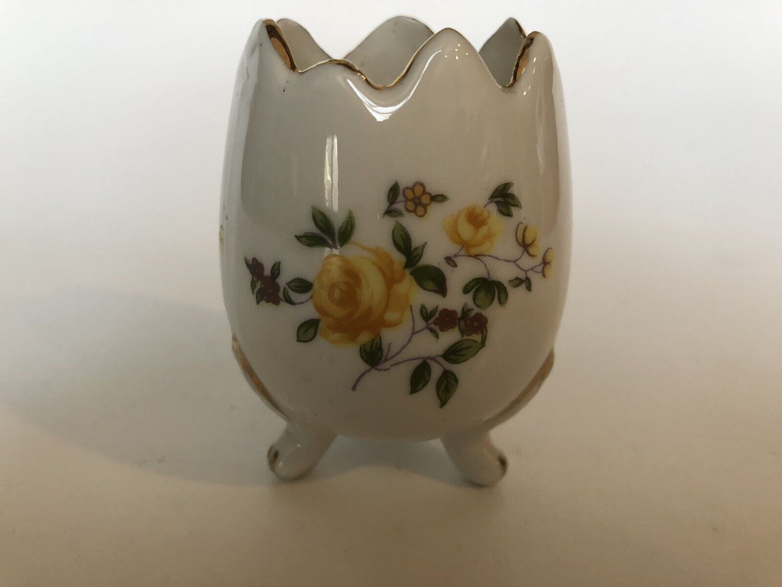 Porcelain Cracked Egg Footed Vase. Yellow Roses Gold Trim. Excellent Condition