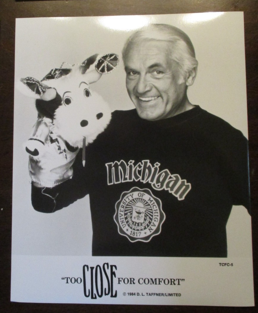 PRESS PROMO PHOTO TV TOO CLOSE FOR COMFORT TED KNIGHT COSMIC COW 8X9.75 P375