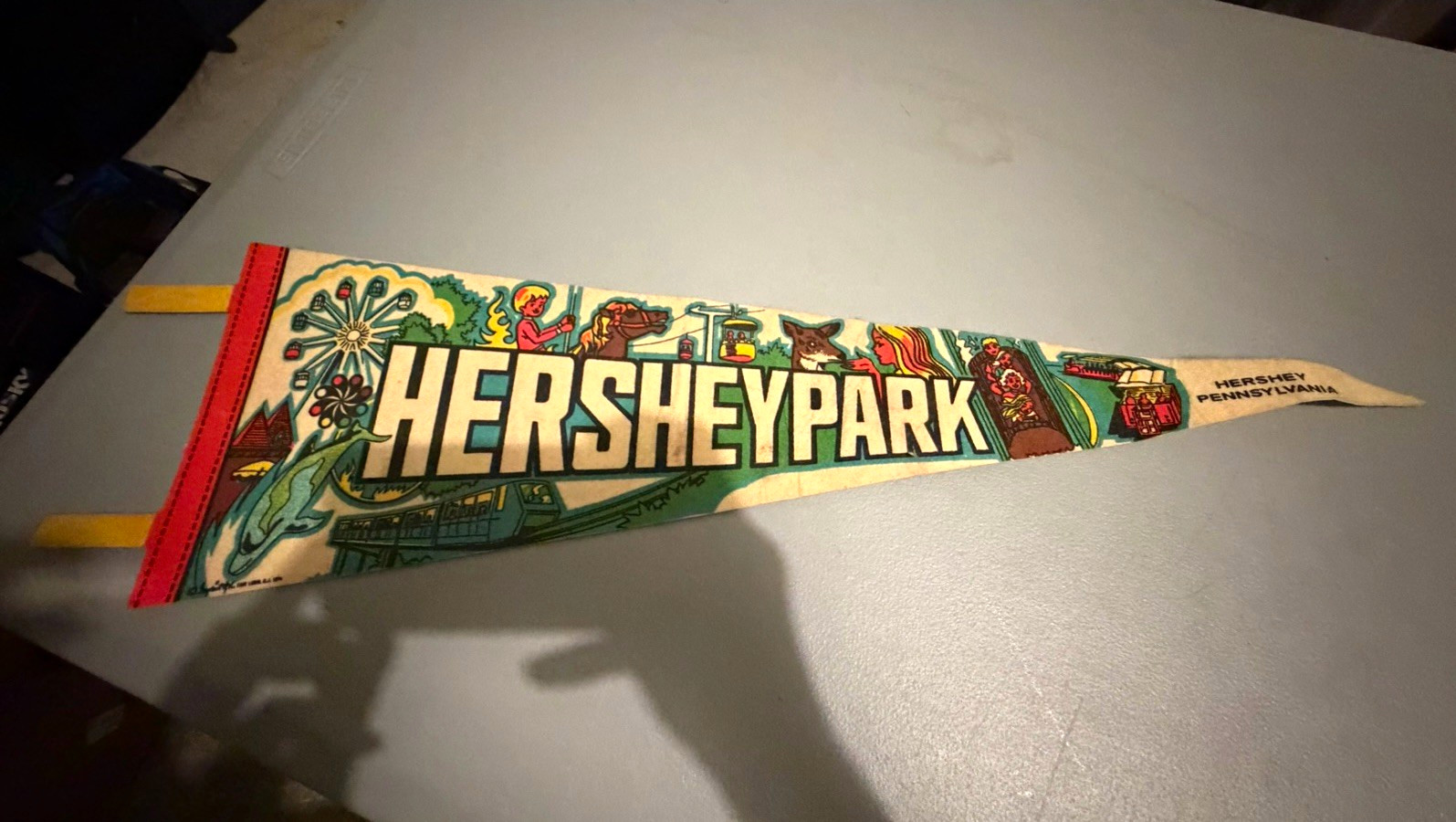 Vintage Hersheypark Hershey Pennsylvania Collectible Souvenir Pennant